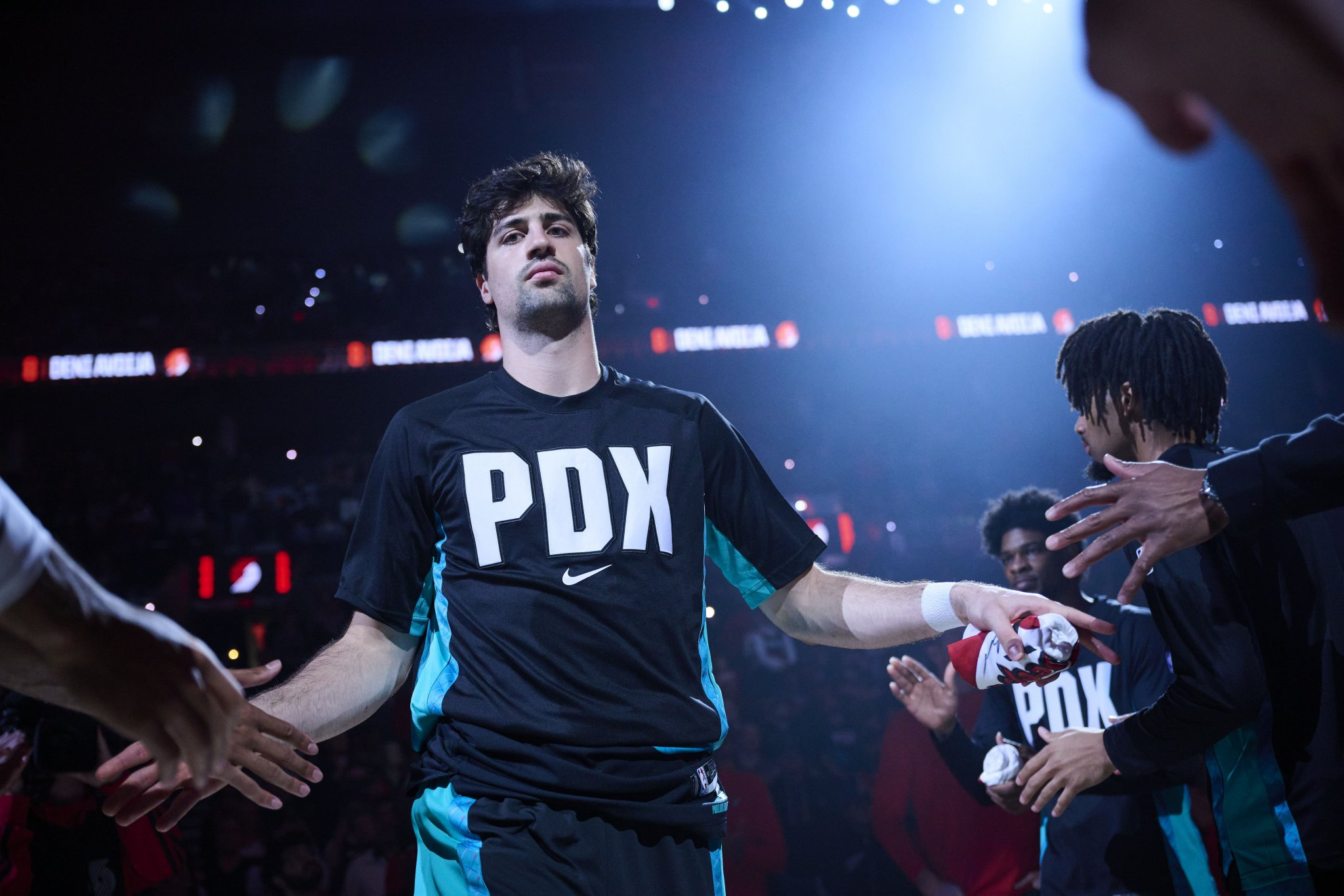 我们怎么得到阿夫迪亚的？开拓者只付出了布罗格登+2首轮2次轮