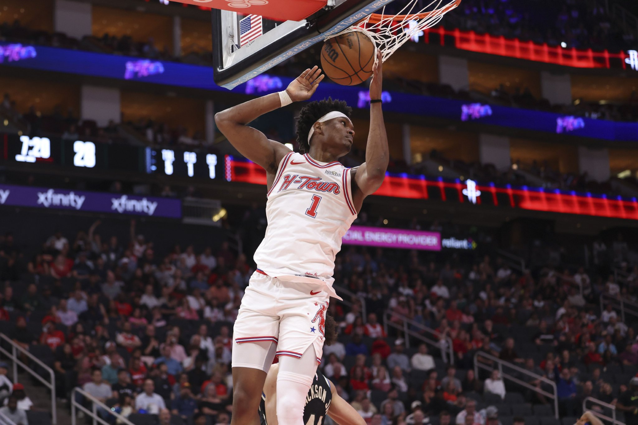 卢卡&小里不仅是三核之二也是篮板前四 火箭可靠篮板优势战胜湖人