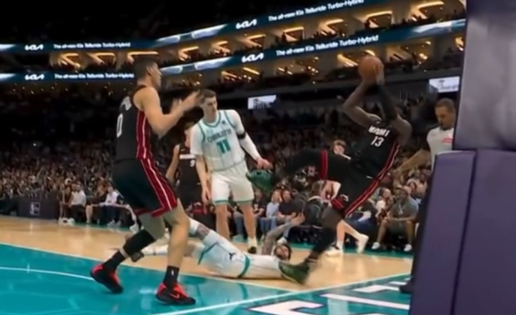 哈队：三球不是脏球员&虽然动作像WWE 问题是裁判就在跟前但没吹