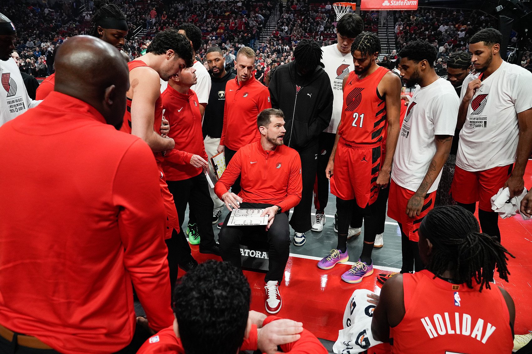 开拓者教练被抓&助理GM停职进季后赛！媒体人：真TM让人印象深刻