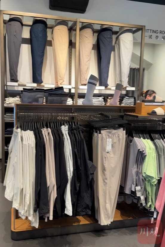 Lululemon�ɶ�̫�����ŵꡣ