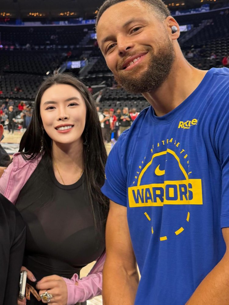 以傲人身材出圈！德扑“ALL-IN姐”布兰妮观战NBA 晒与库里合照！