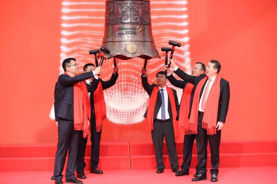 创业板未盈利第一股，大涨393%