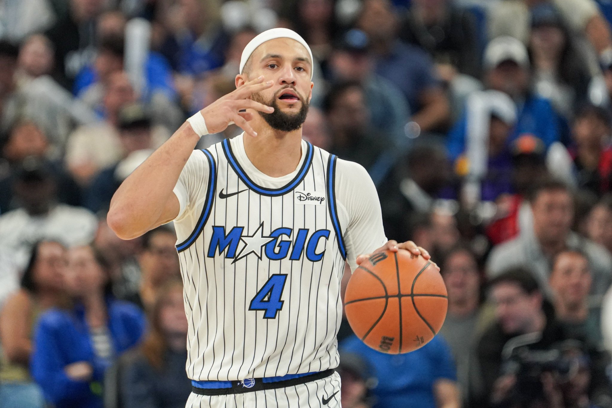 手感不够防守来凑！萨格斯半场5中1仅得3分2板1助 但贡献2次抢断