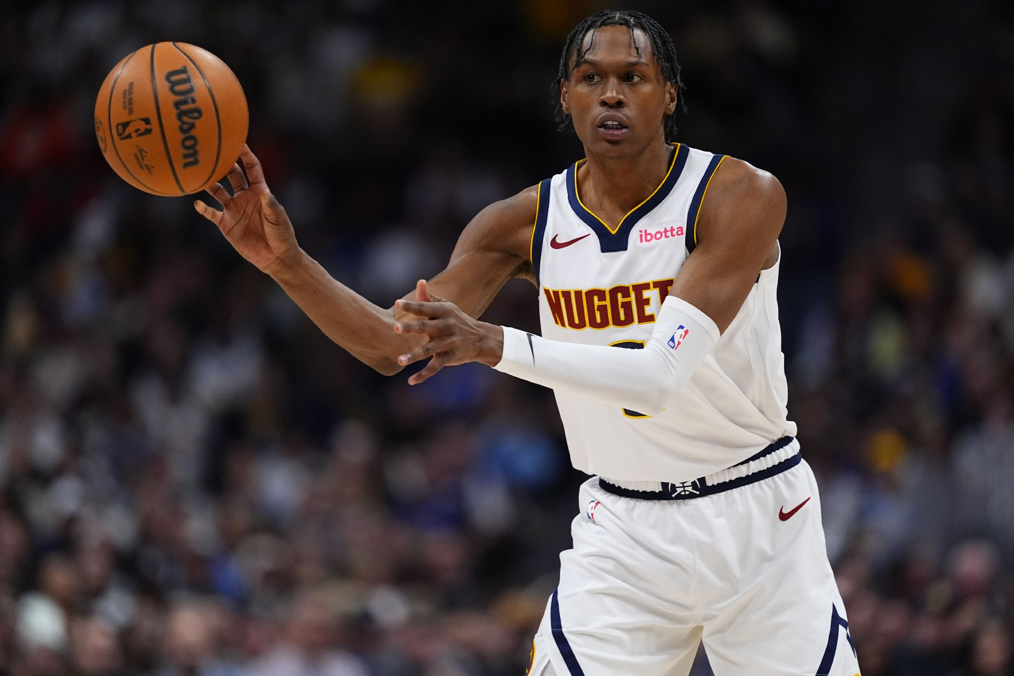 阿德尔曼：希望沃特森和琼斯G1能打 目前两人只参加了无对抗训练