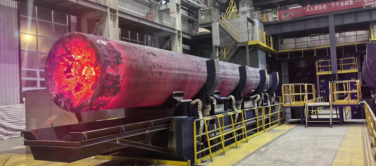 再创世界纪录！中国一重成功浇铸超大直径超长尺寸垂直铸坯