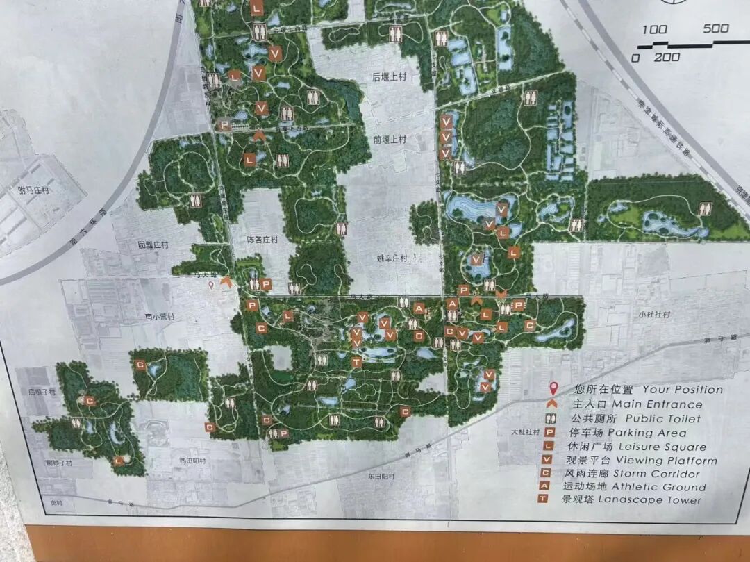 马驹桥湿地公园的地图，虽有大量公厕标识，但游客却一个都找不到。