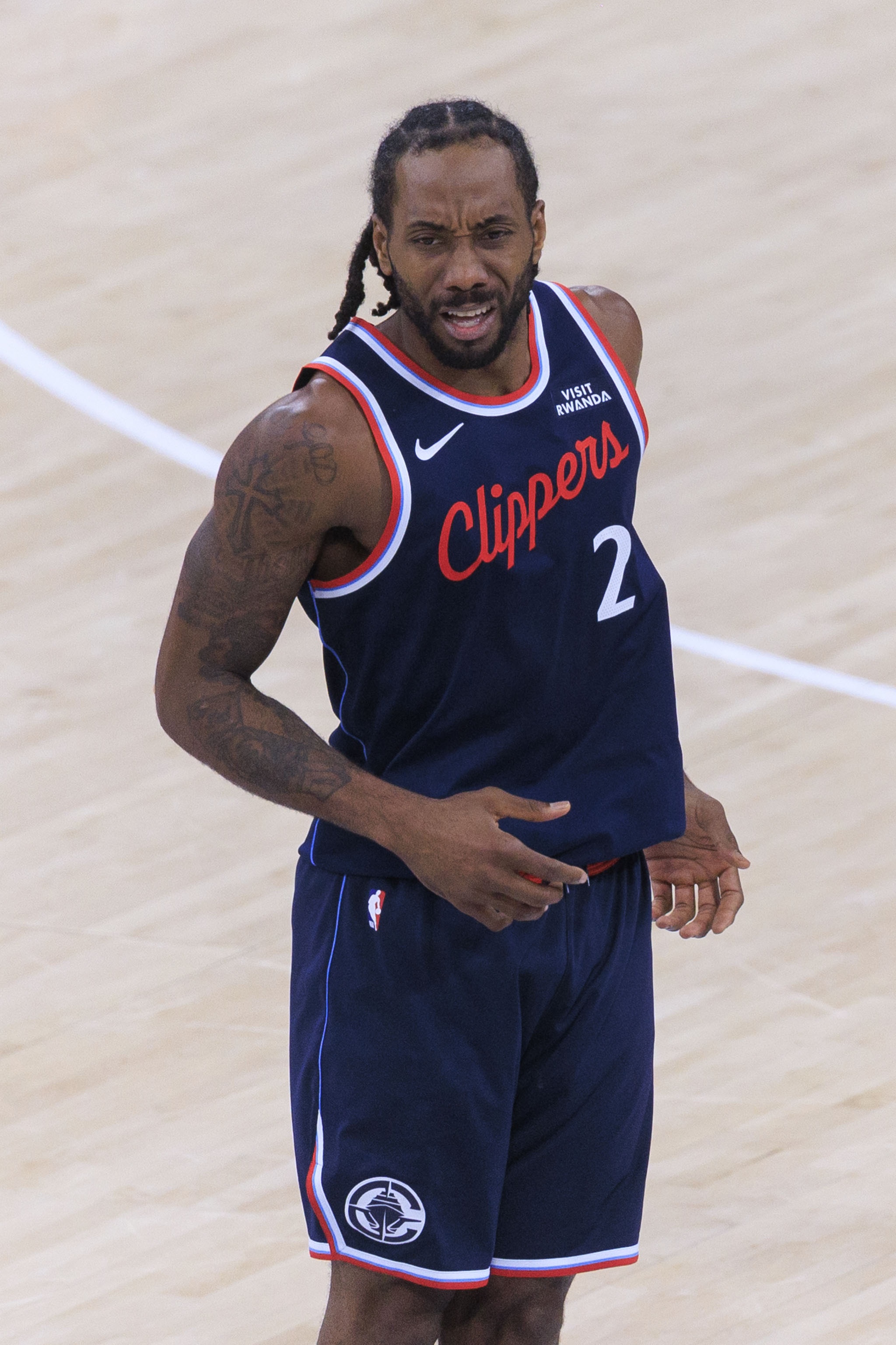 解说：小卡关键球也没能硬解甚至隐身 这是快船崩盘的根本原因