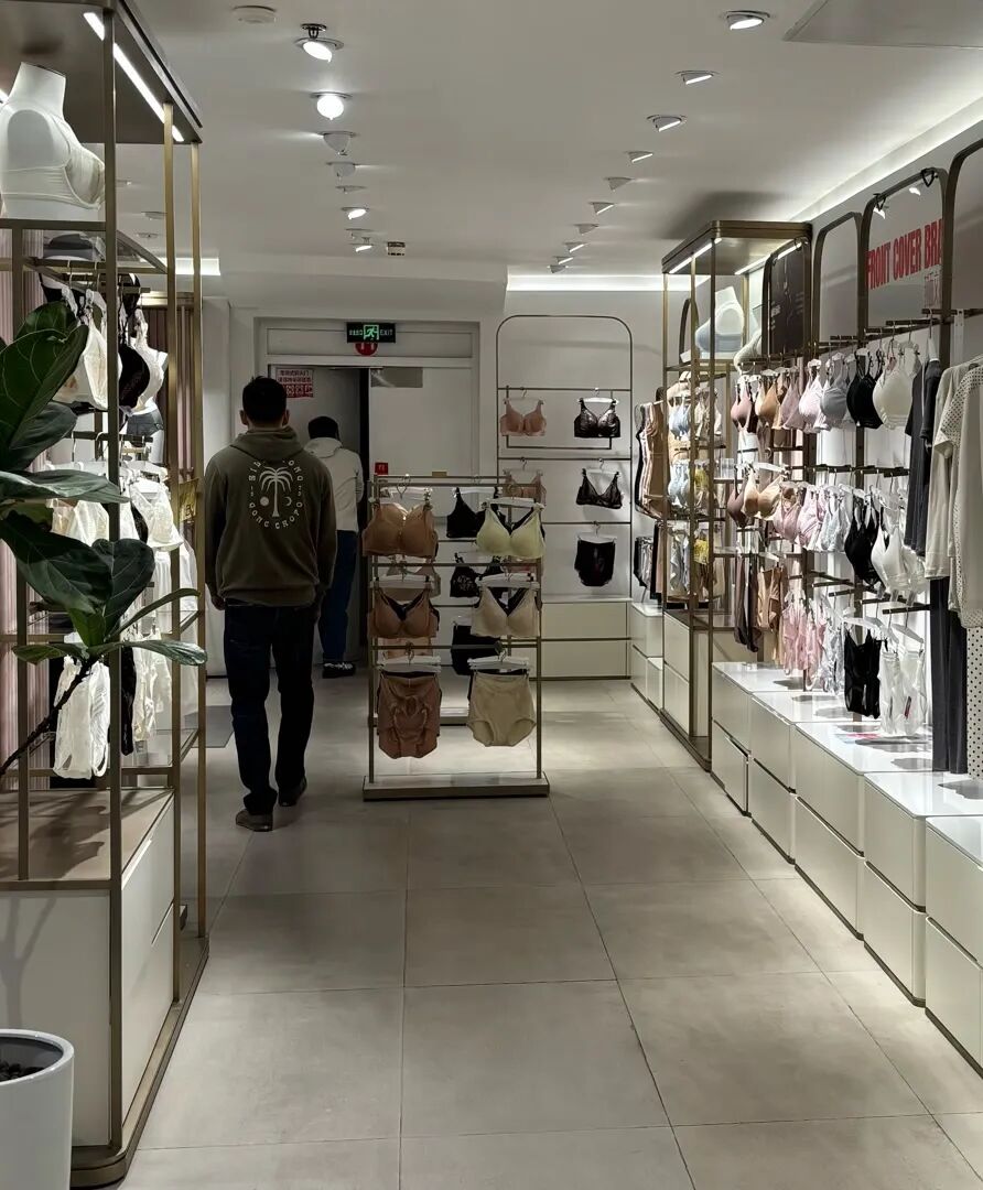 洗手间在防火门后，从外观实难看出