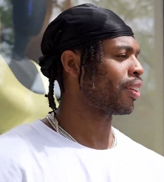 希尔德：我自幼家境贫寒但这没能定义我 有钱后要学会对他人说不