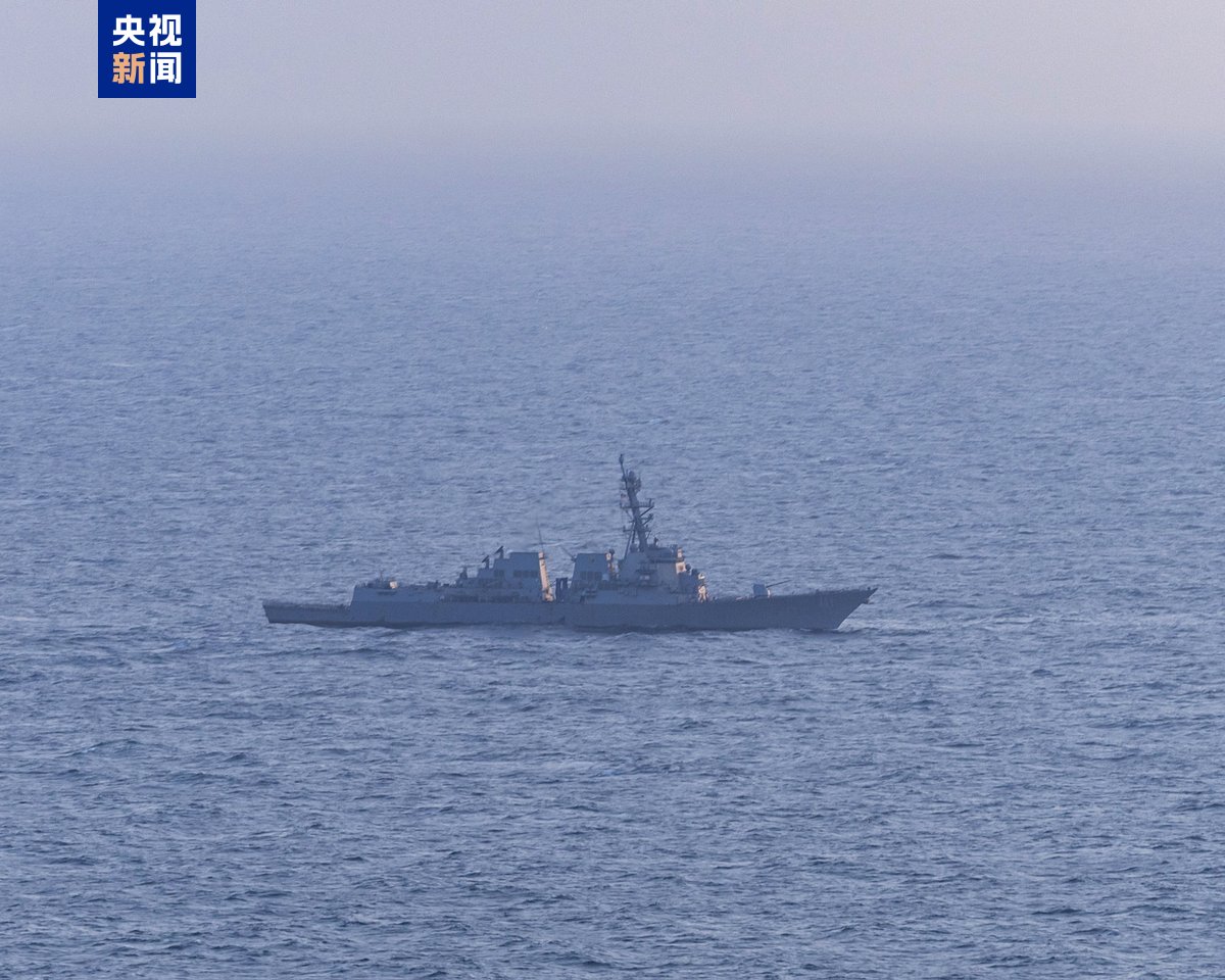 美军称拦截一艘试图突破封锁的伊朗货船