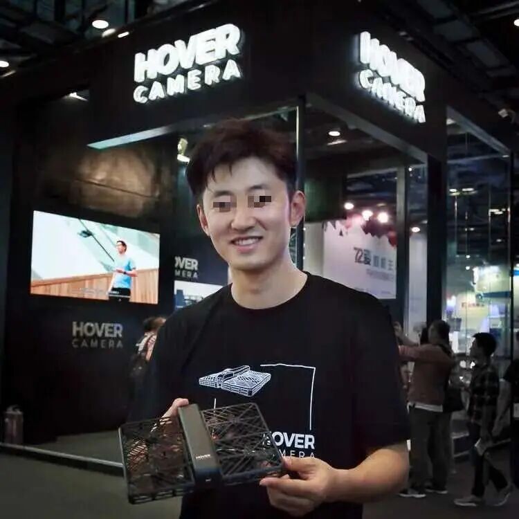 2016年，王孟秋在GMIC上正式发布HOVER CAMERA Passport（小黑侠）