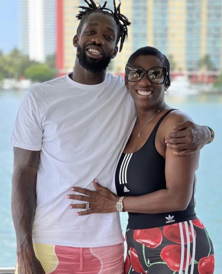 贝弗利：赛场外我是绝对的妈宝男 和威少&浓眉吃饭我都主动买单