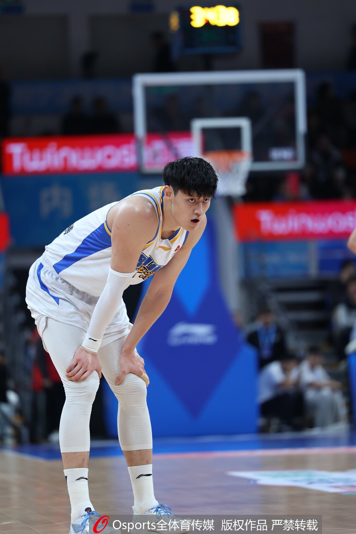 许利民：小曾昨天和球队合练了 恢复得不错 复出时间还需综合再看