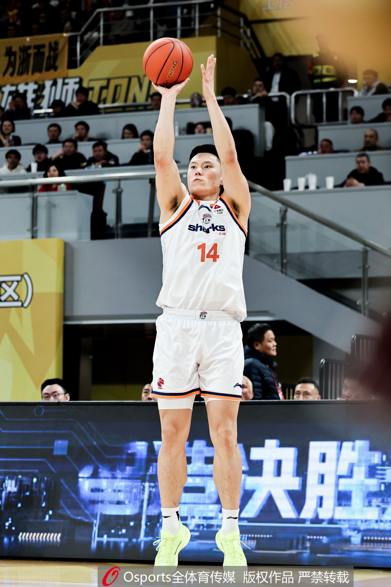 拼命三郎！李弘权半场填满数据栏 7中5拿到12分4板2助1断1帽