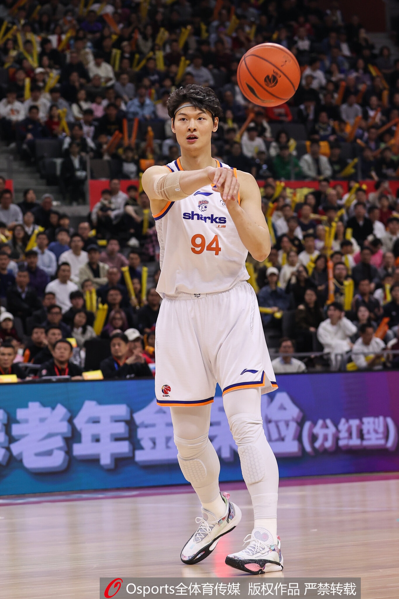 轻轻松松！王哲林6中4拿到12分7板2助1断 正负值+21