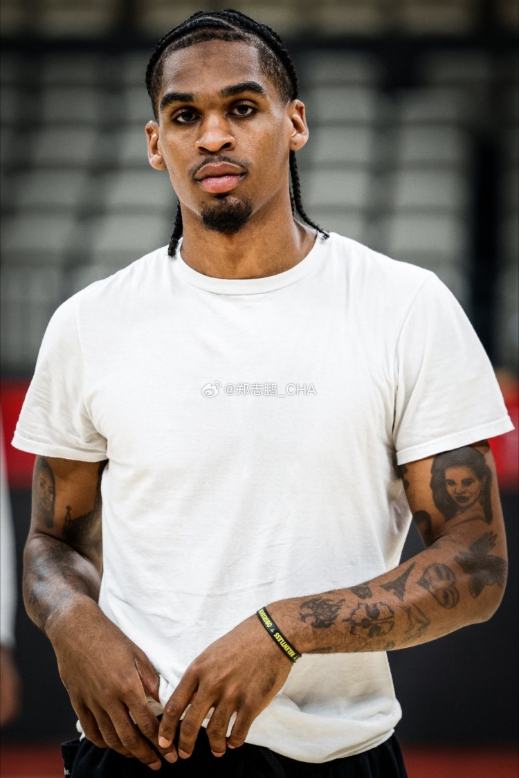 记者：告知克里斯托弗他的昵称“托福”后 他大笑肯定其美好寓意