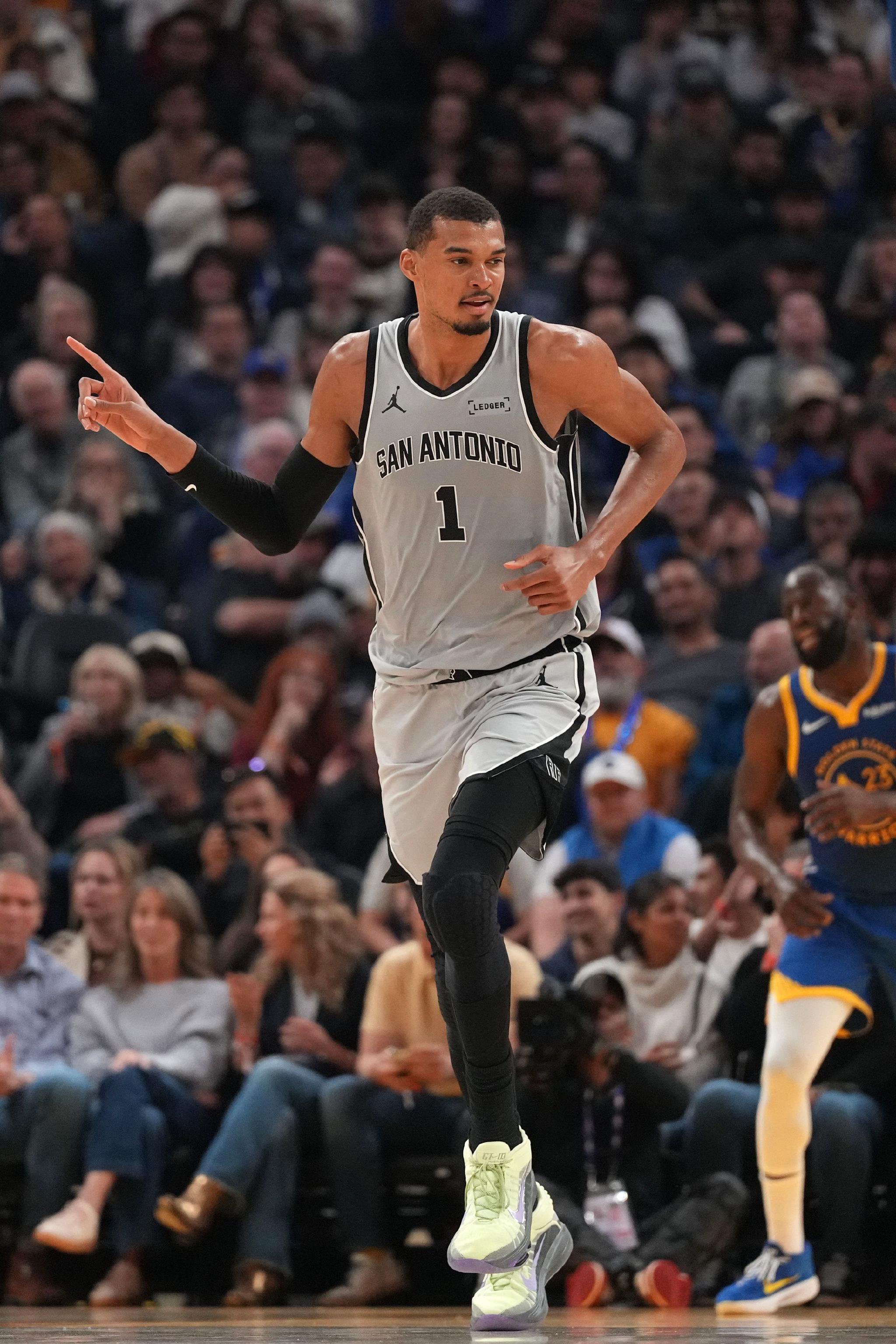 老猫：文班在我的年代根本打不上球 奥尼尔&尤因会把他生吞活剥