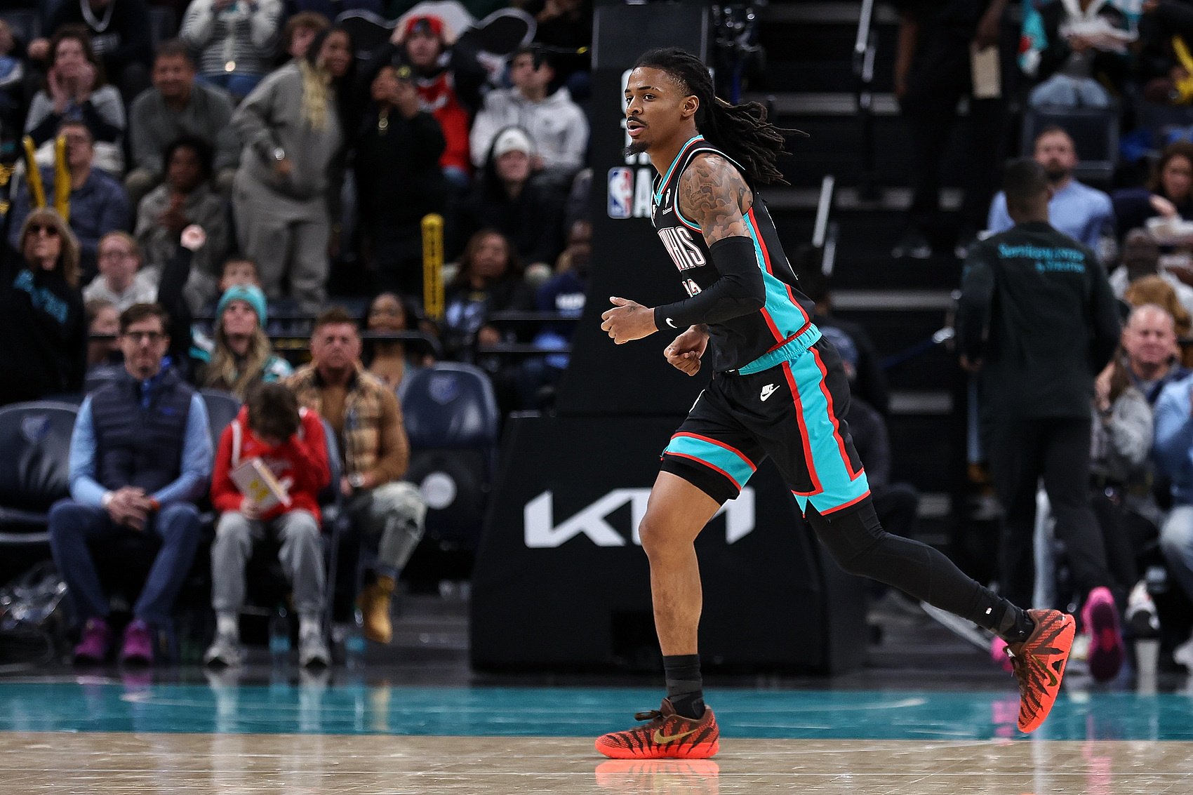 名记：国王在谈莫兰特交易时要灰熊倒贴首轮签 双方谈判很快终止