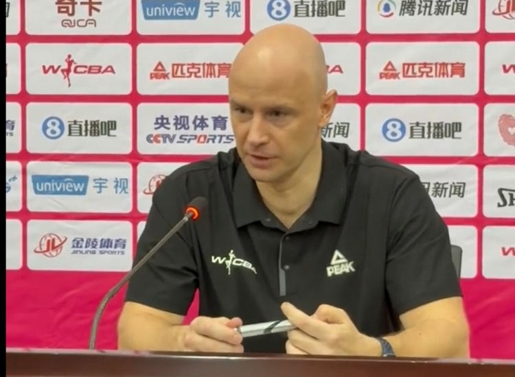 四川女篮主帅：山西进攻篮板杀伤力太大 我们4次技犯情绪没把握好