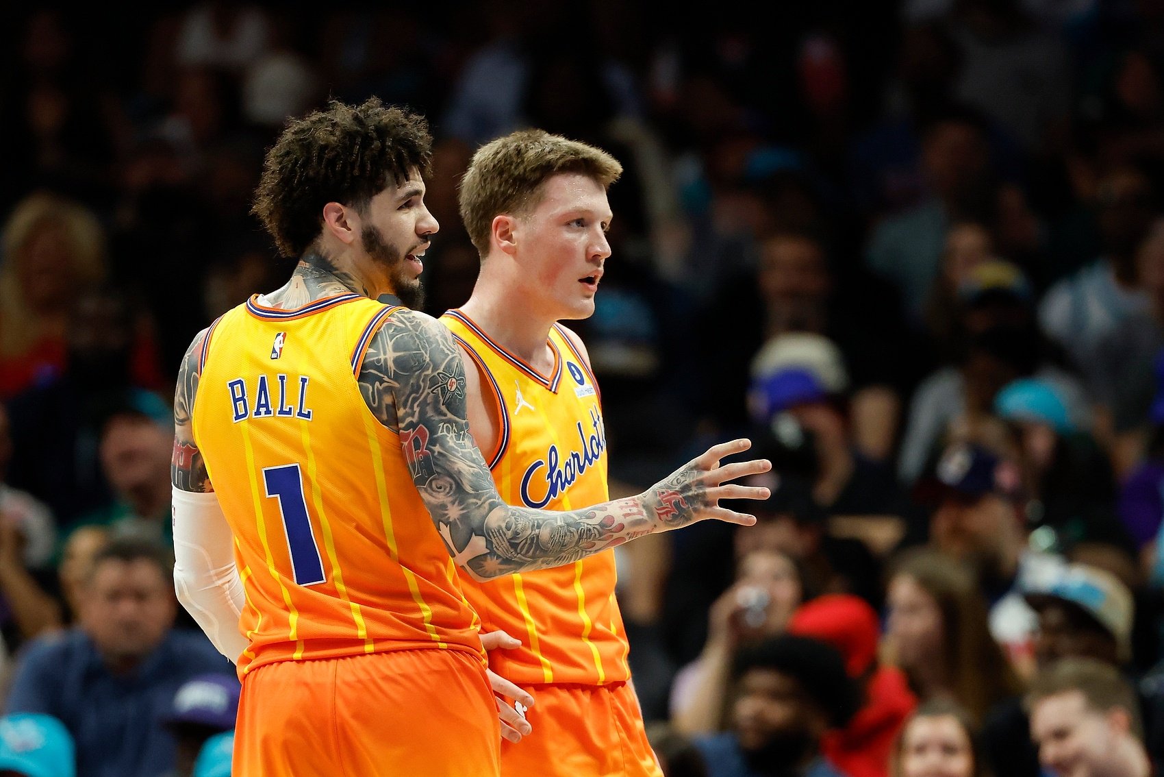 媒体人：黄蜂被打得毫无还手之力 但他们在朝着好的方向发展