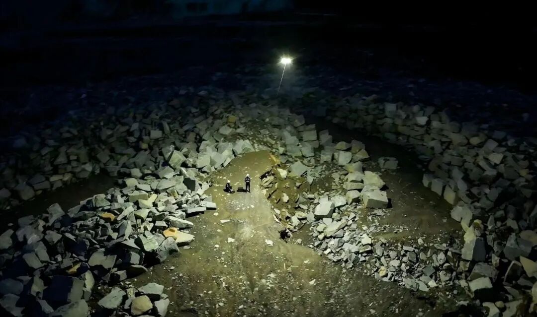 ▲成至智能系留无人机夜间持续照明作业