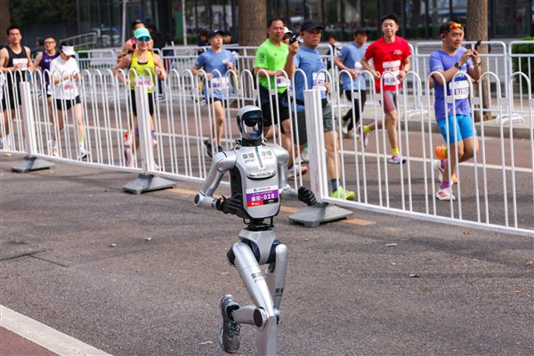 “元气仔”在奔跑。图片来源：荣耀