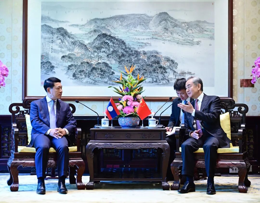 王毅会见老挝常务副总理沙伦赛|王毅_新浪财经_新浪网
