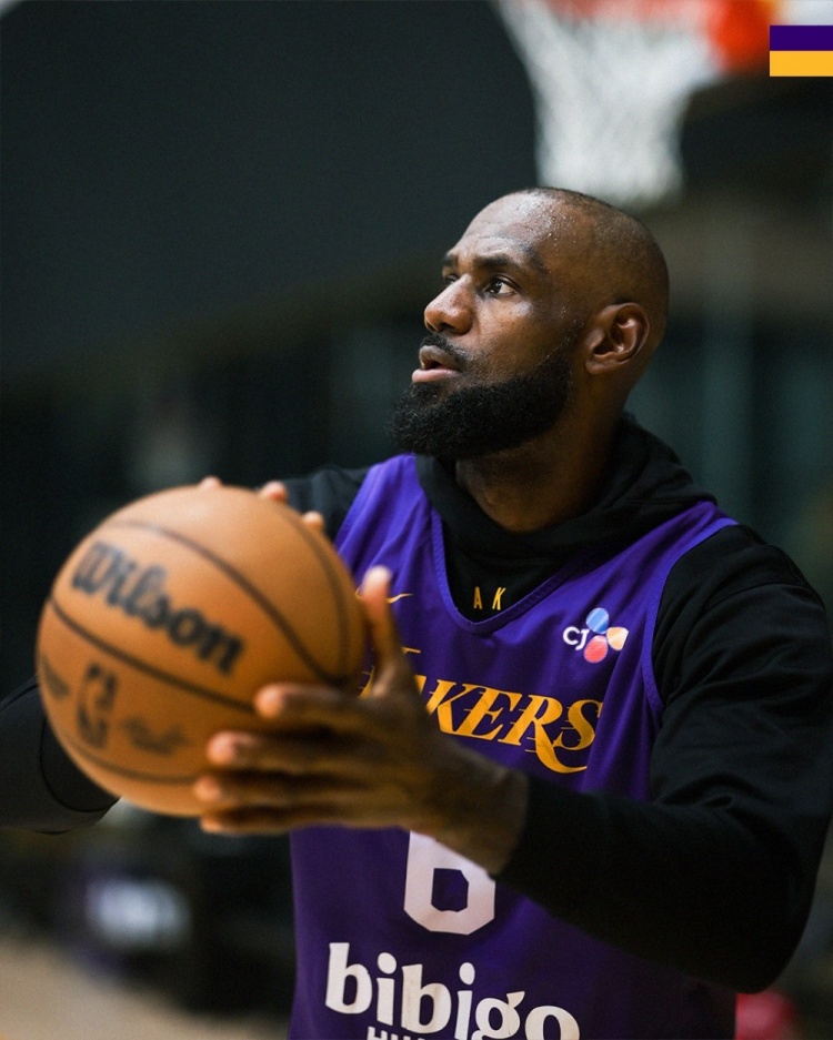 厉兵秣马！湖人官推晒球队训练照：精益求精