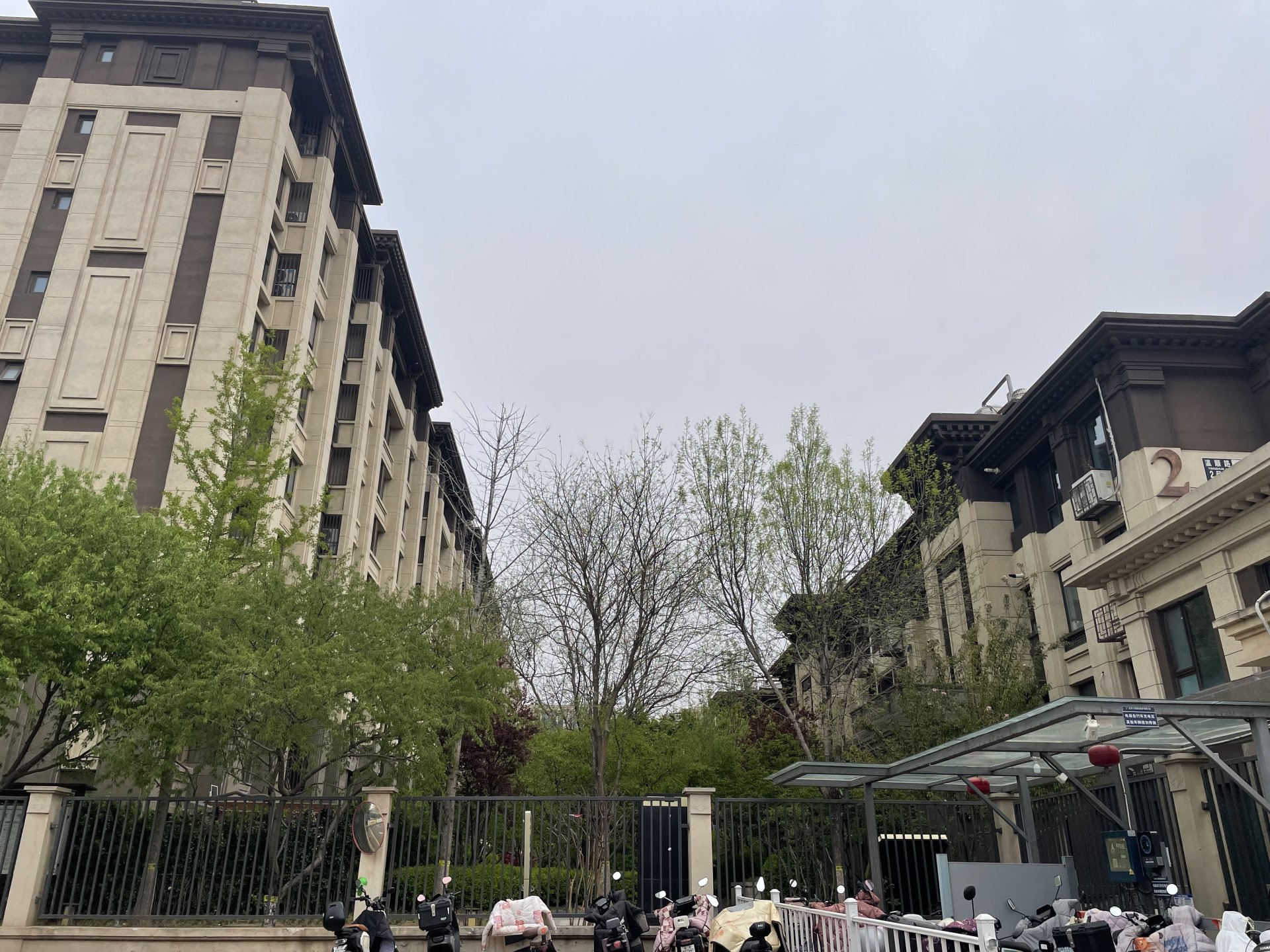 瀛海府别墅和高层 图片来源：每经记者 陈梦妤 摄