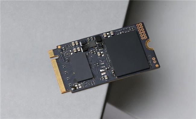 Microcomputer Tokens MicroComputer深度评测:助力Token吞吐飙升,忆联AM6D1 PCIe 5.0 SSD击穿AI存储墙_新浪科技_新浪网