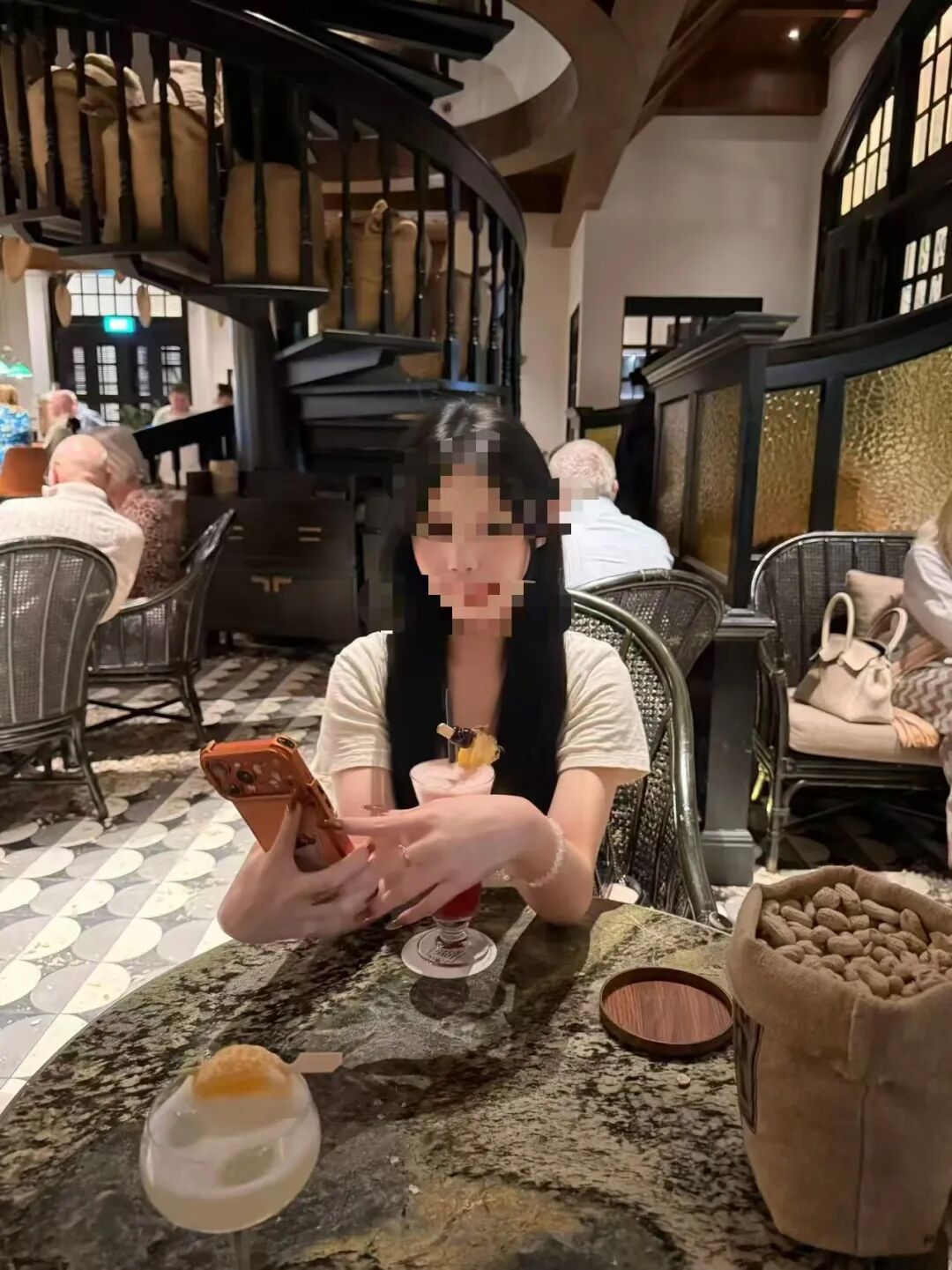 女大学生“受邀”去泰国参加泼水节，被转卖至缅甸园区，家属发声：已转账20余万，对方一再拖延，拒绝放人