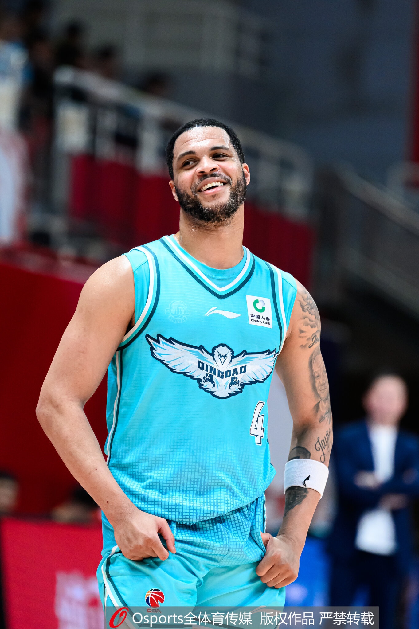 青岛队记：韦瑟斯庞伤愈复出 他与基诺内斯将是季后赛的最大利器