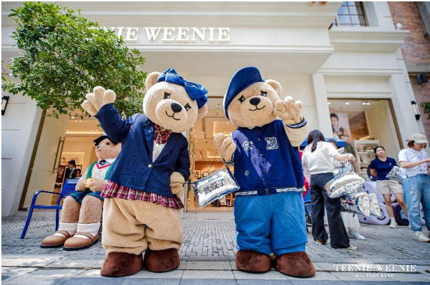 赵露思也带不动了，Teenie Weenie少卖62万件，南京服装大佬押注五六千元的围巾