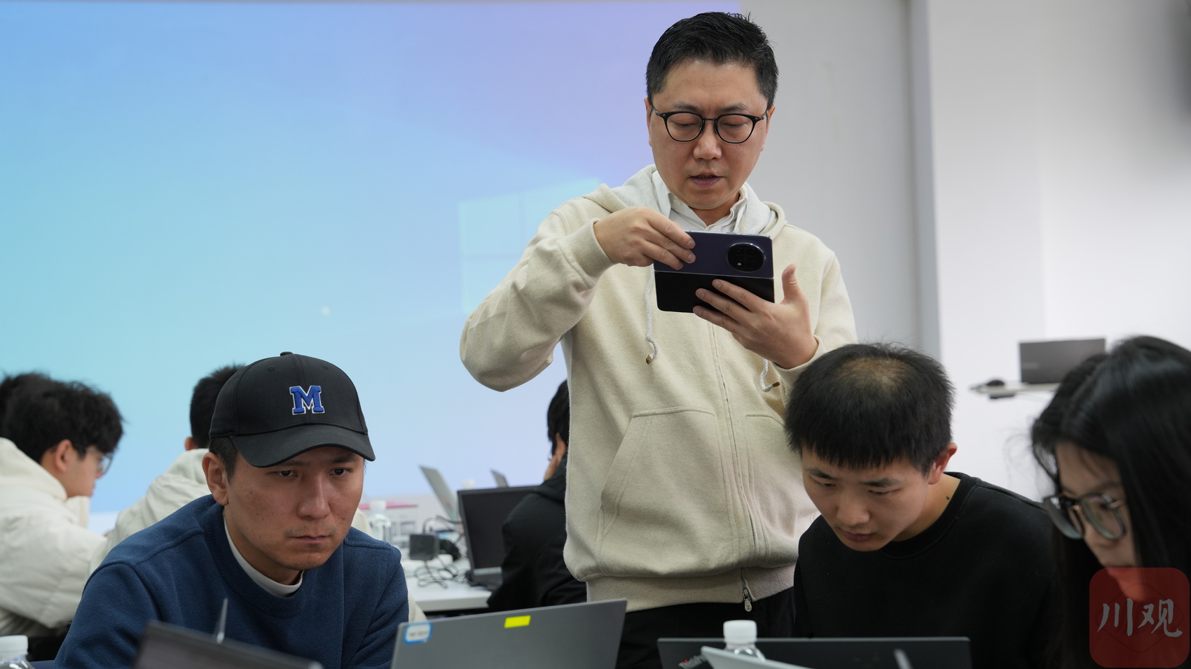 “一人公司”孵化营碰头会现场