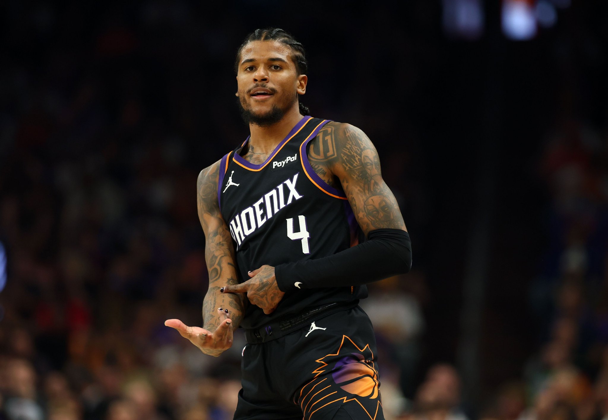 主攻手！杰伦·格林半场11中5砍全队最高14分 罚球4中3