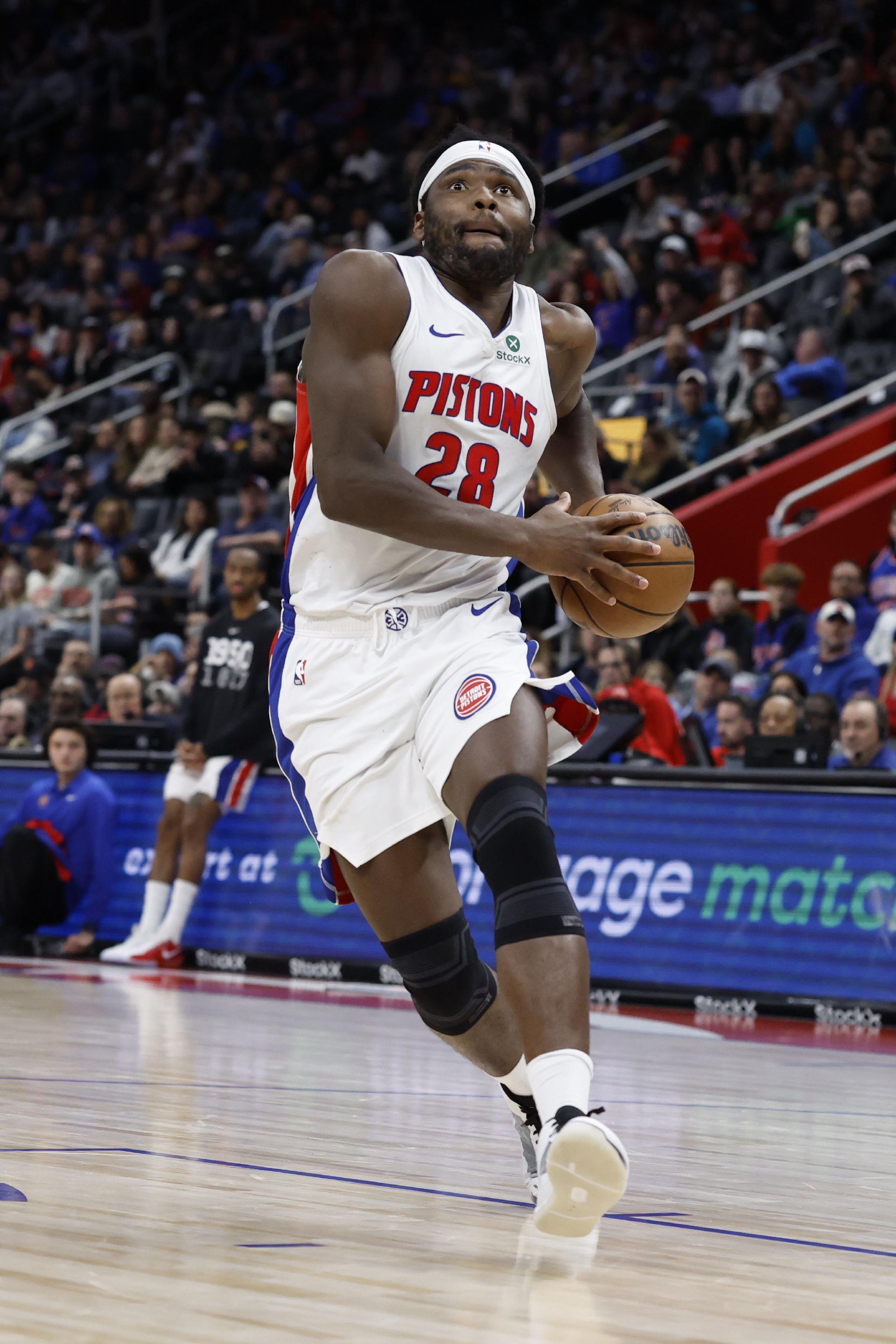 活塞主帅：斯图尔特全身心投入比赛 为了球队的利益而牺牲了自己