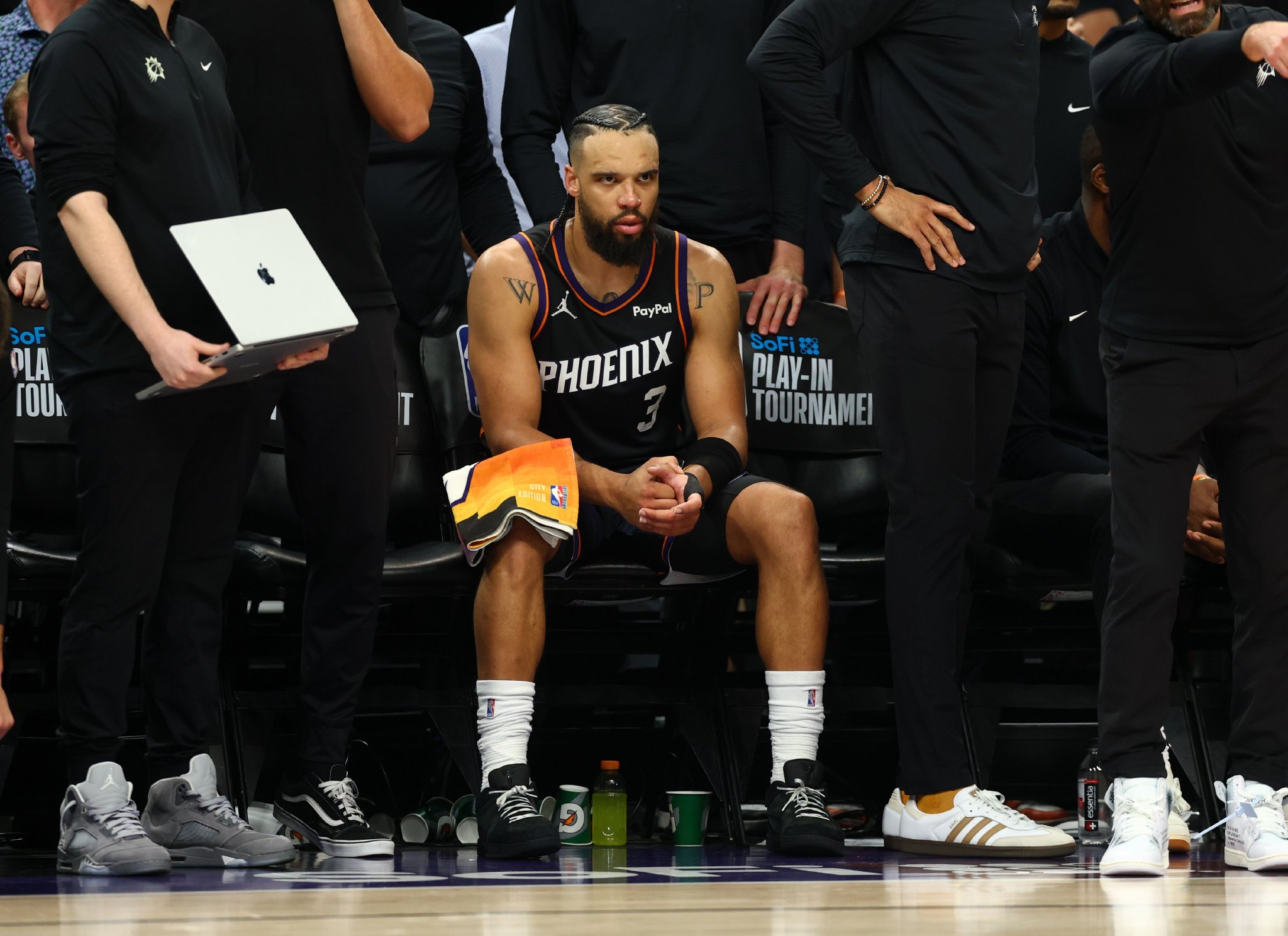 狄龙不满裁判：他们现在只在一侧吹哨 裁判需要解释他们的判罚