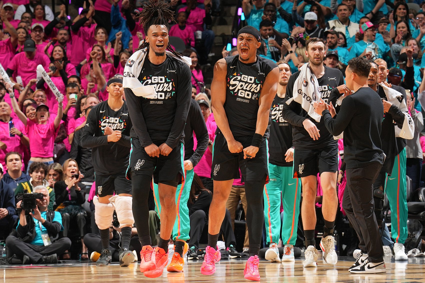 凯尔登·约翰逊：为拿到最佳第六人感到很开心 这份荣誉属于全队