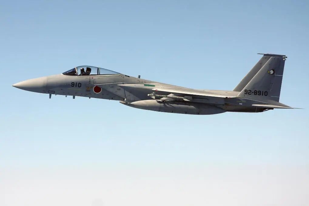 曝光！日本F-15战机训练时“掉零件”，返回后才发现……