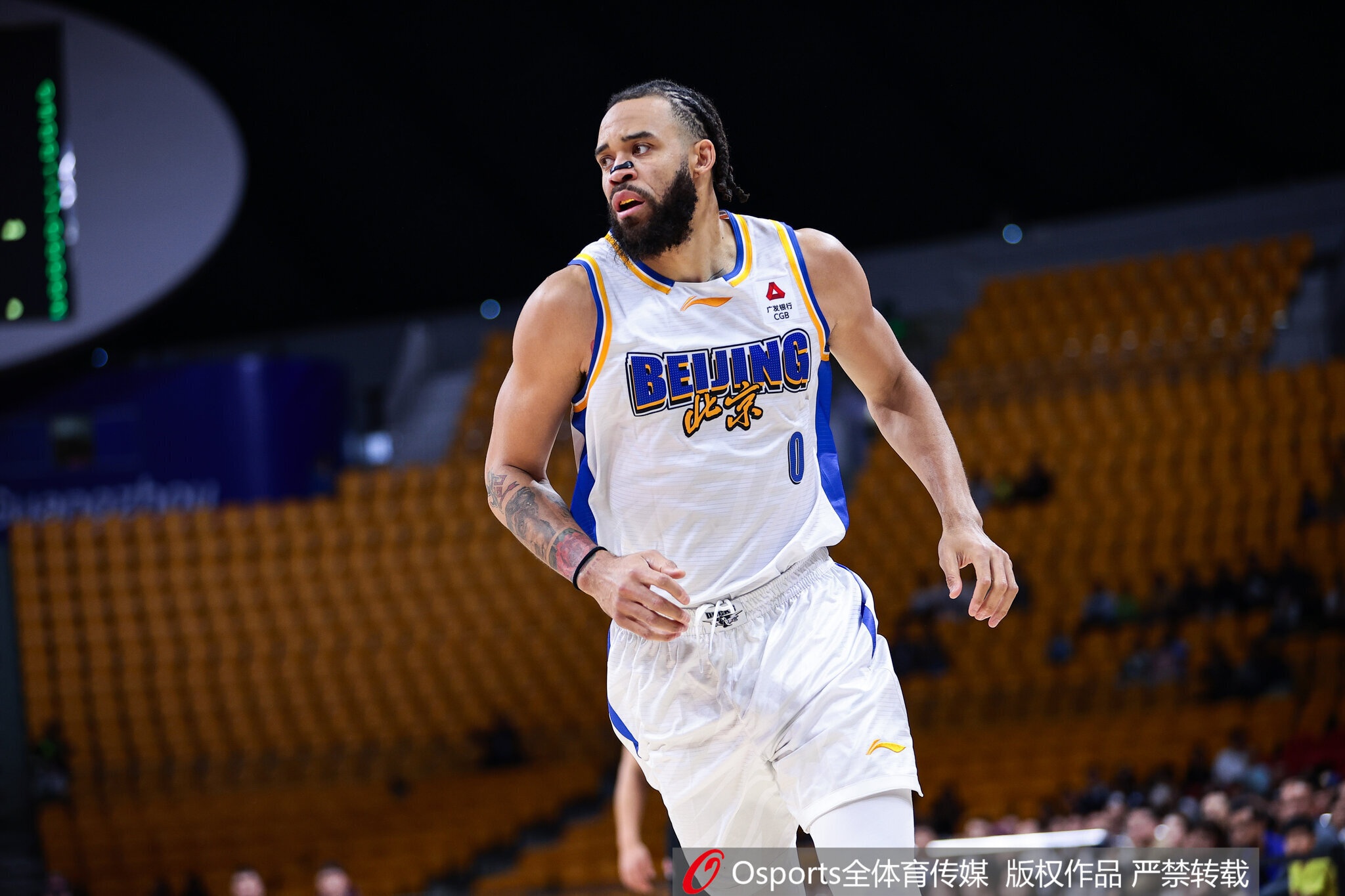 今天打得好！麦基半场6中4拿到10分2板2助 正负值+32