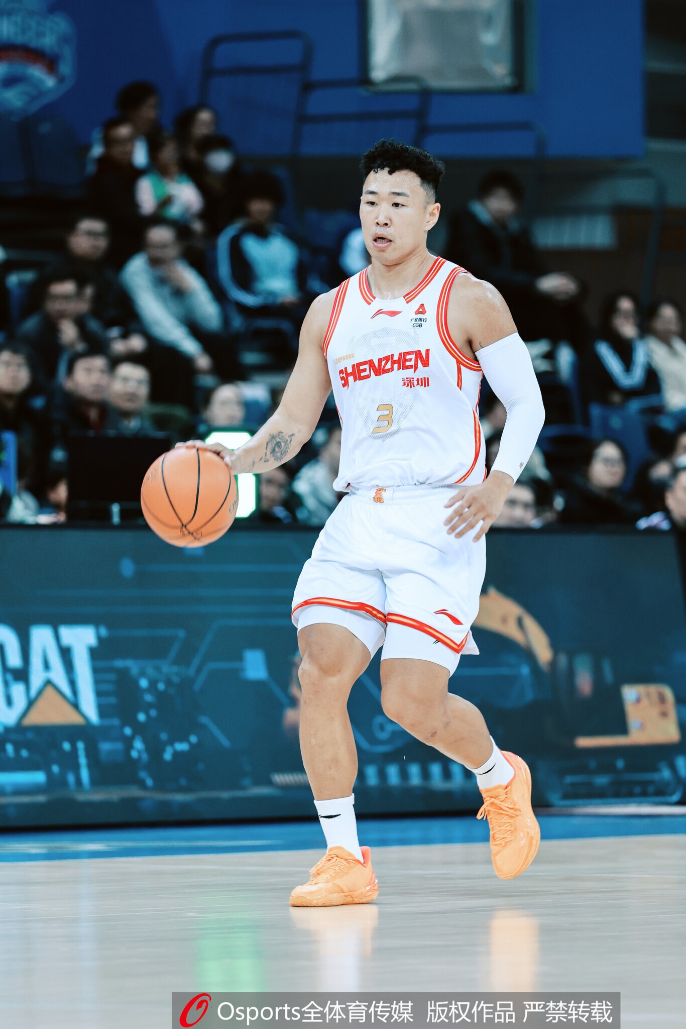 强得很！贺希宁半场7中5高效拿下13分3板2助