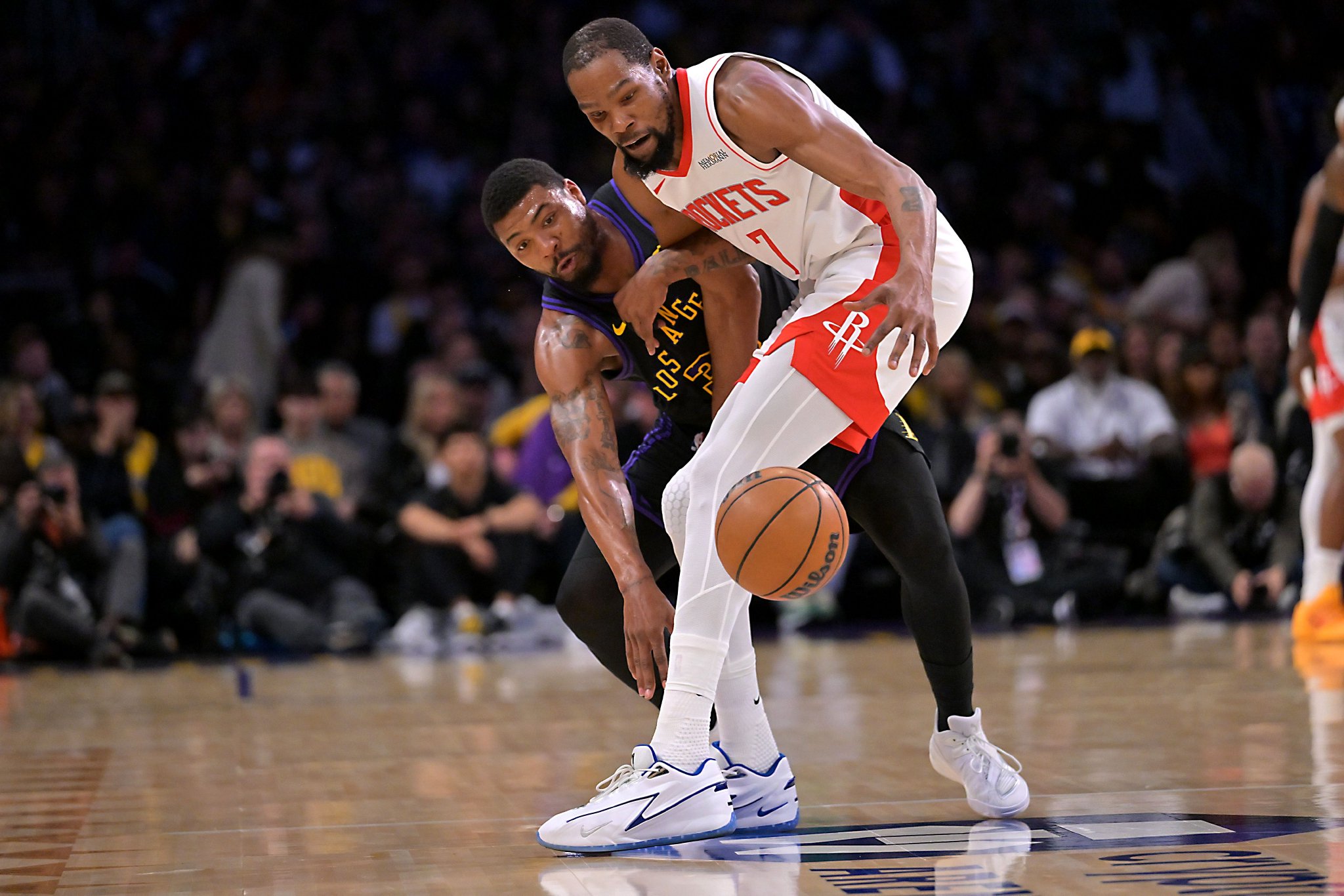 身边已经没有水花兄弟了！疯狂包夹让杜兰特痛不欲生但又无可奈何