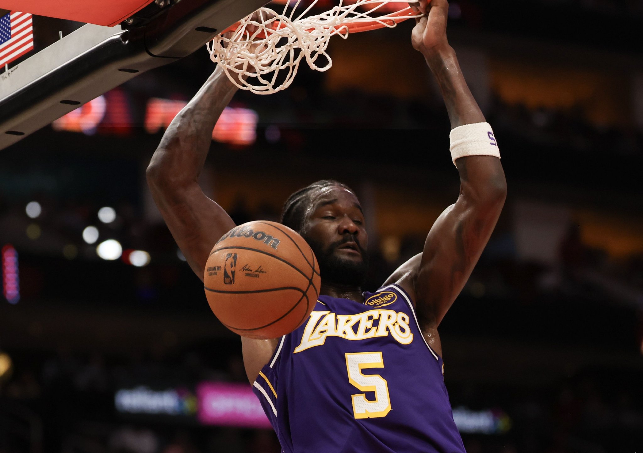 雷迪克：艾顿是系列赛前2战的关键人物 海斯表现也非常出色！