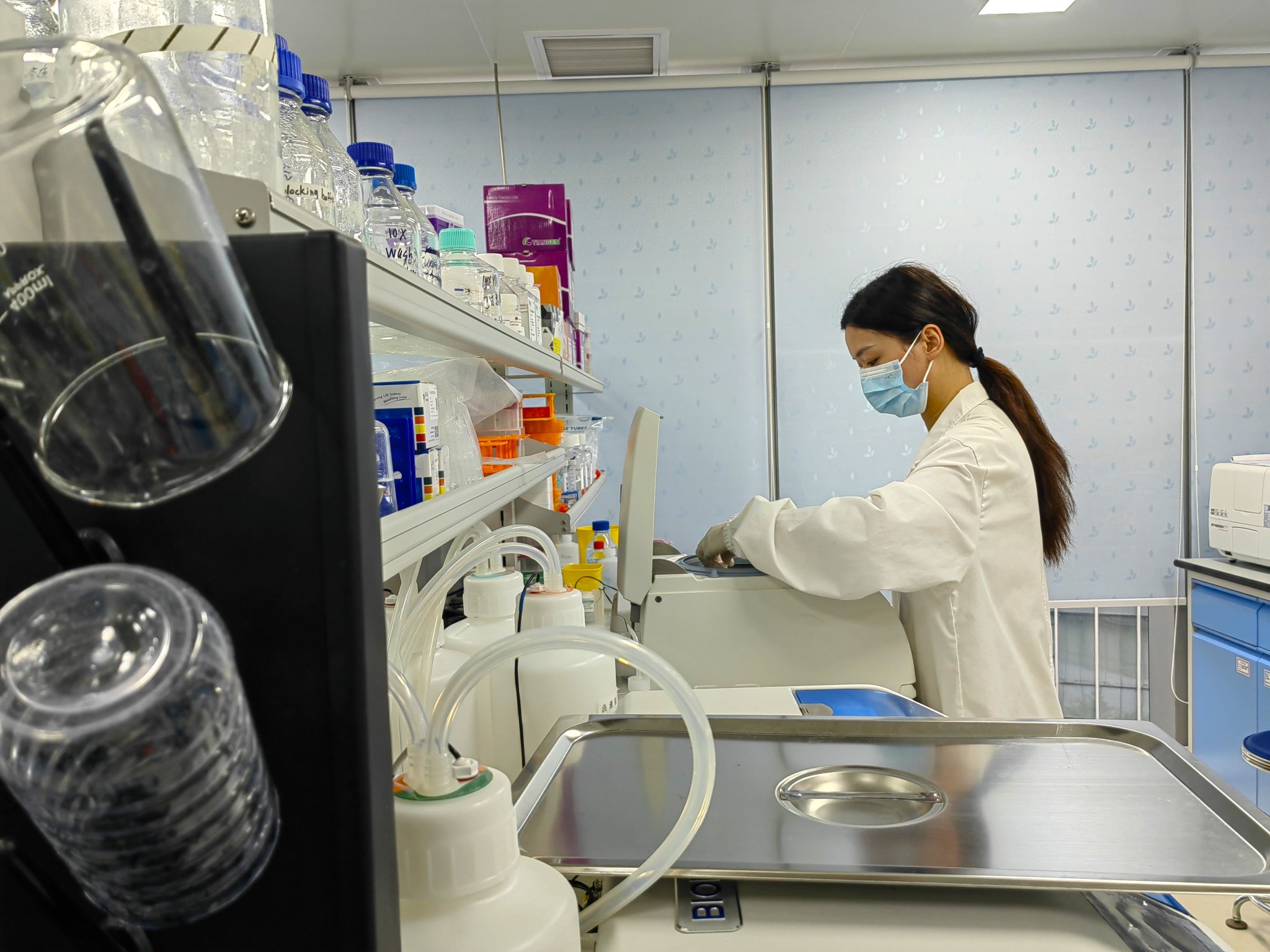 惠正奇实验室 界面新闻记者拍摄