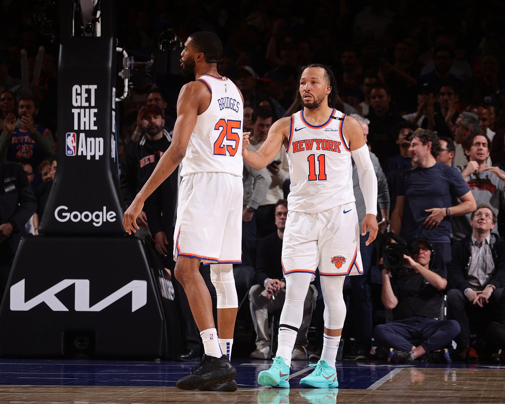 尼克斯连续两场季后赛常规时间1分落败 历史单赛季首队