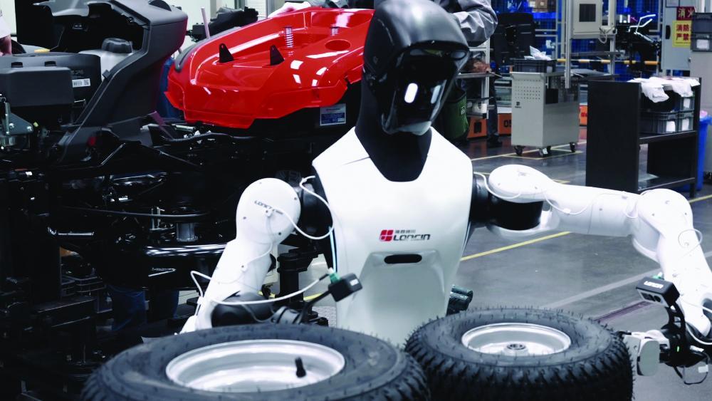 人形机器人在车间应用