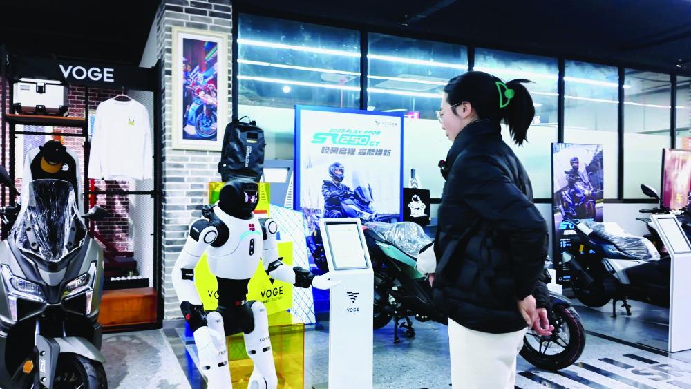 人形机器人应用于门店导览