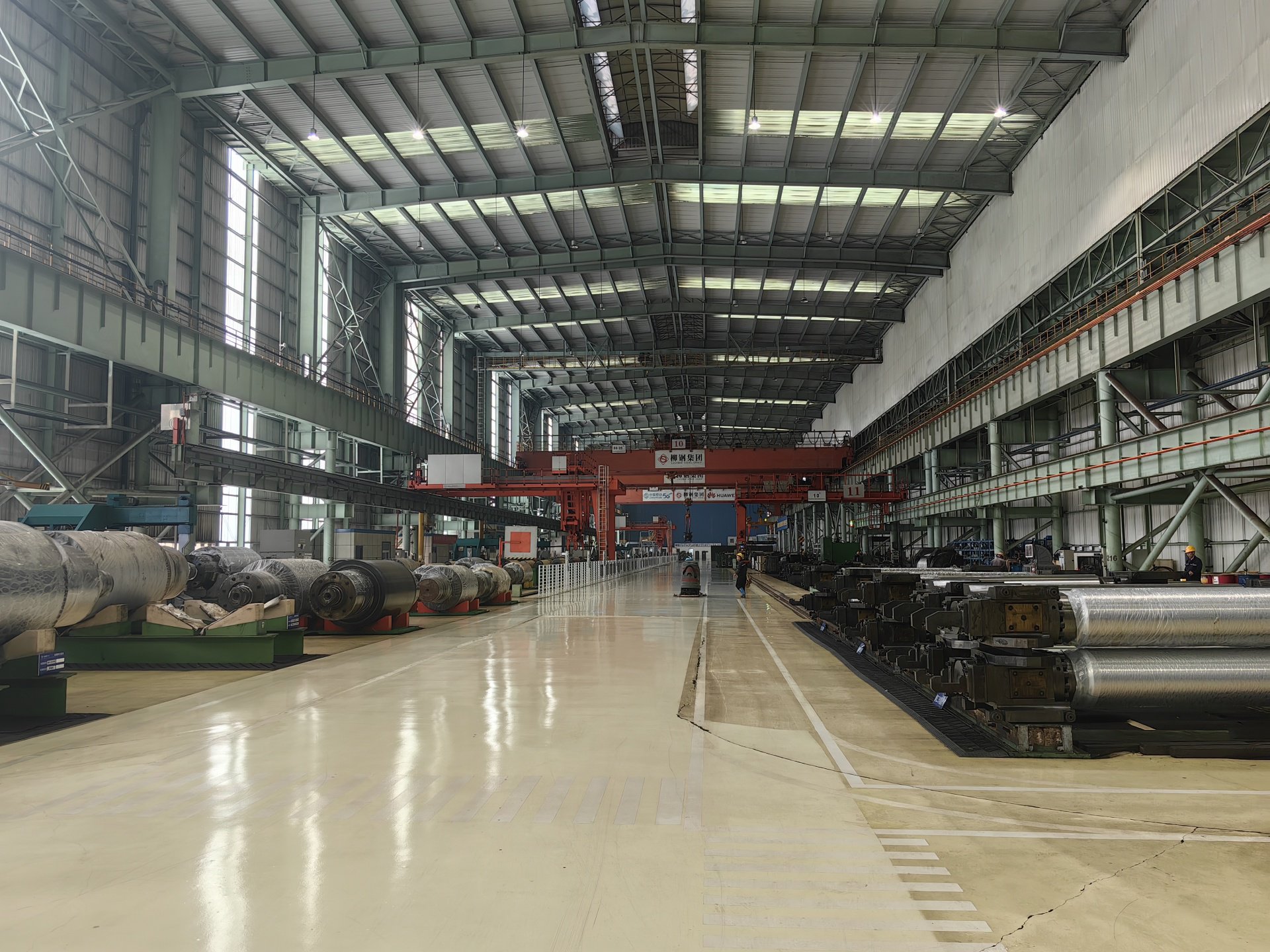 记者来到广西当地企业车间，查看设备购置情况 图片来源：每经记者 张怀水 摄