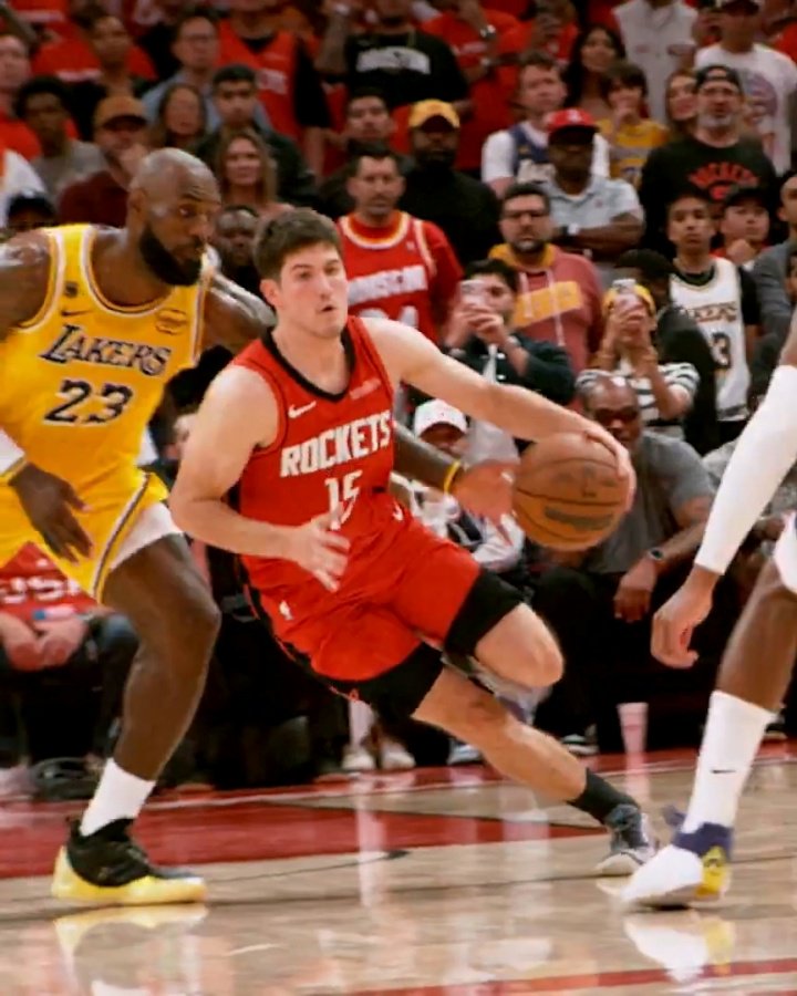 超干净！詹姆斯绝命抢断：伸进谢泼德腋下 精准将球打飞